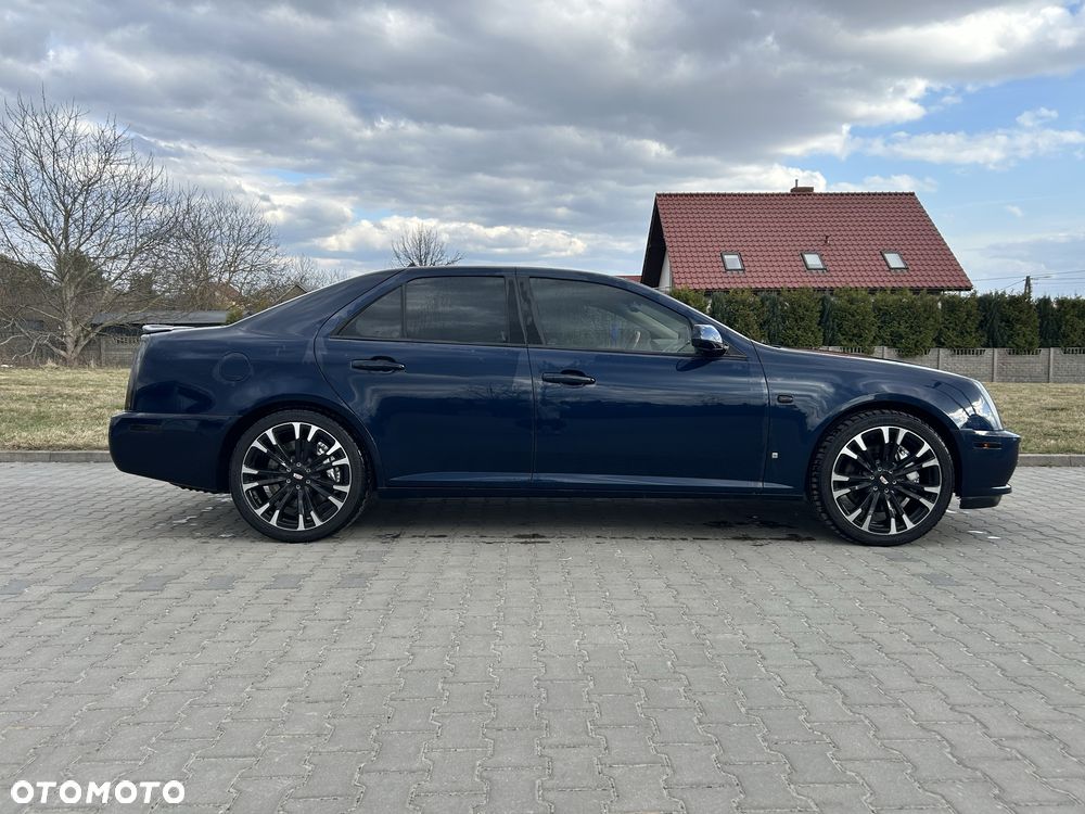 Cadillac STS - 1