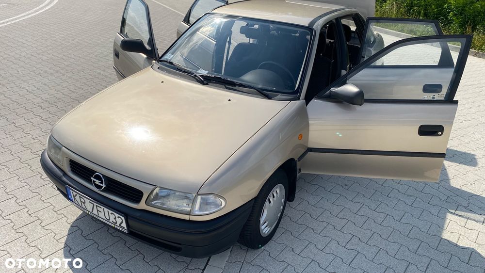 Opel Astra 1.4 GL - 21