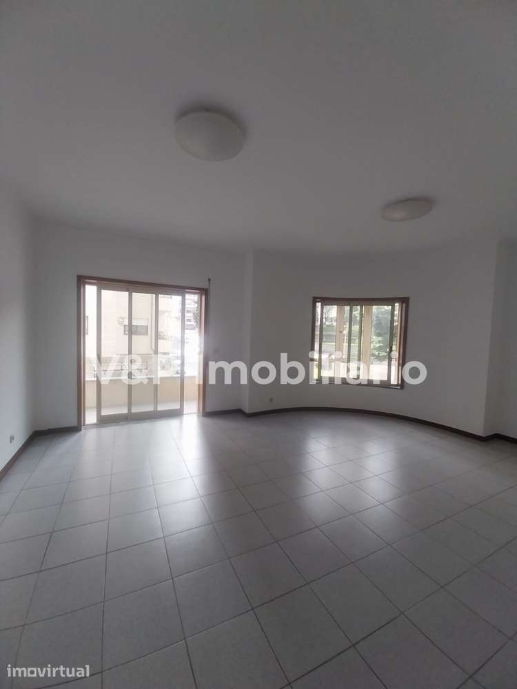Apartamento T3 em S. Vicente com varanda, garagem e AC em Braga - Grande imagem: 5/16