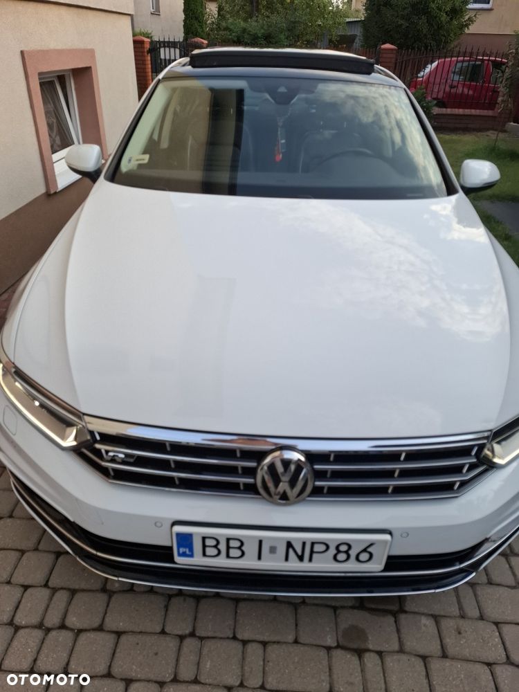 Volkswagen Passat - 1