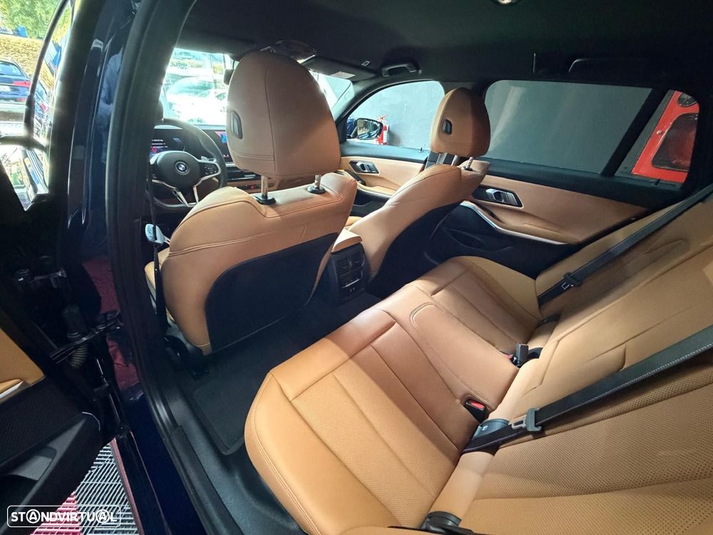 BMW 330 e Pack Desportivo M Pro Auto - 29