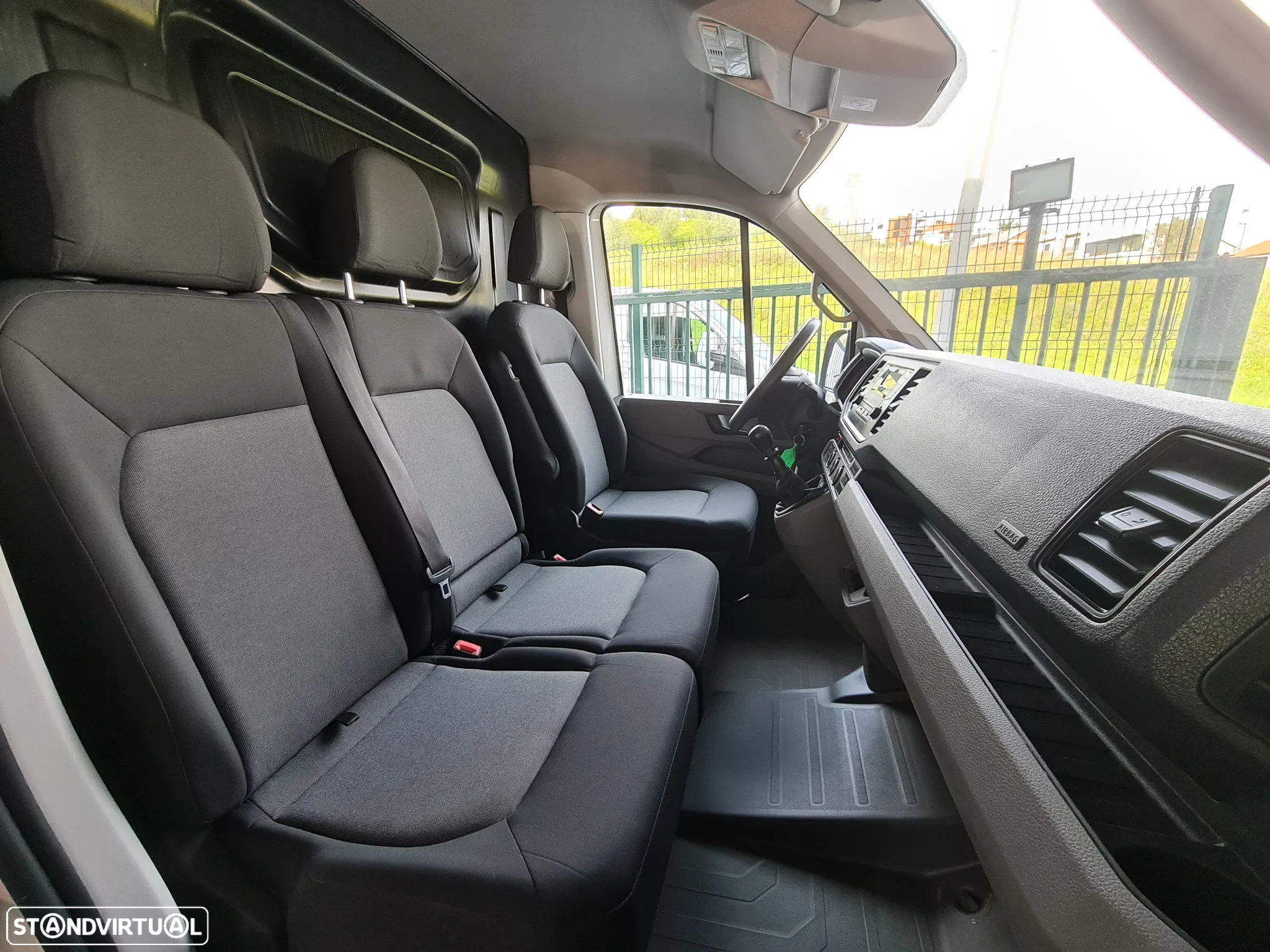 VW Crafter 2.0 TDI L3H2  c/Iva DEDUTÍVEL - 10