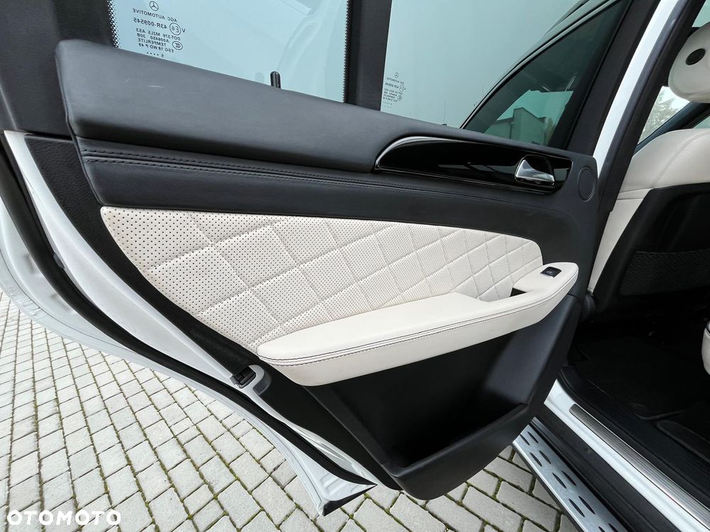 Mercedes-Benz GL 400 4Matic 7G-TRONIC - 20
