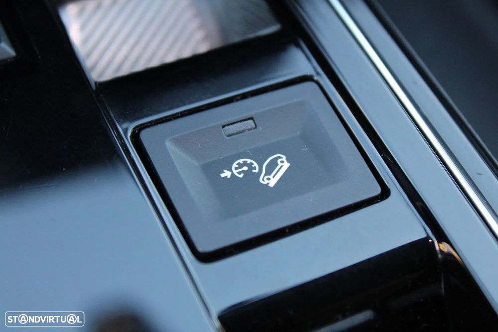 Peugeot 3008 1.6 Hybrid4 Allure e-EAT8 - 26