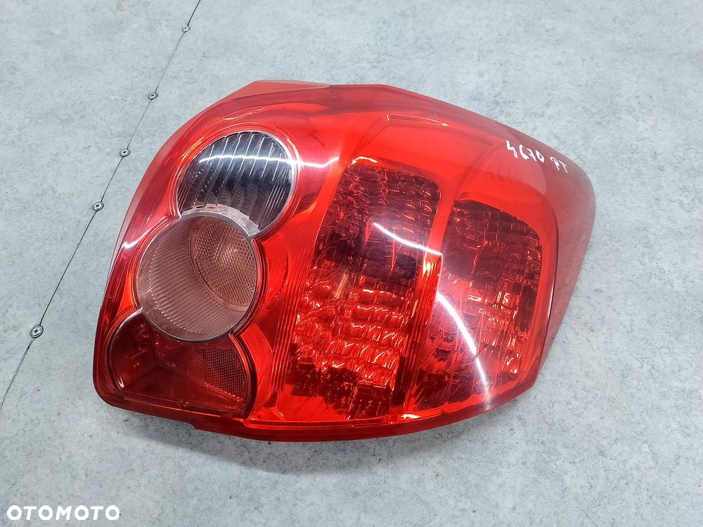 LAMPA TYLNA PRAWA TOYOTA AURIS I HATCHBACK 5D - 3