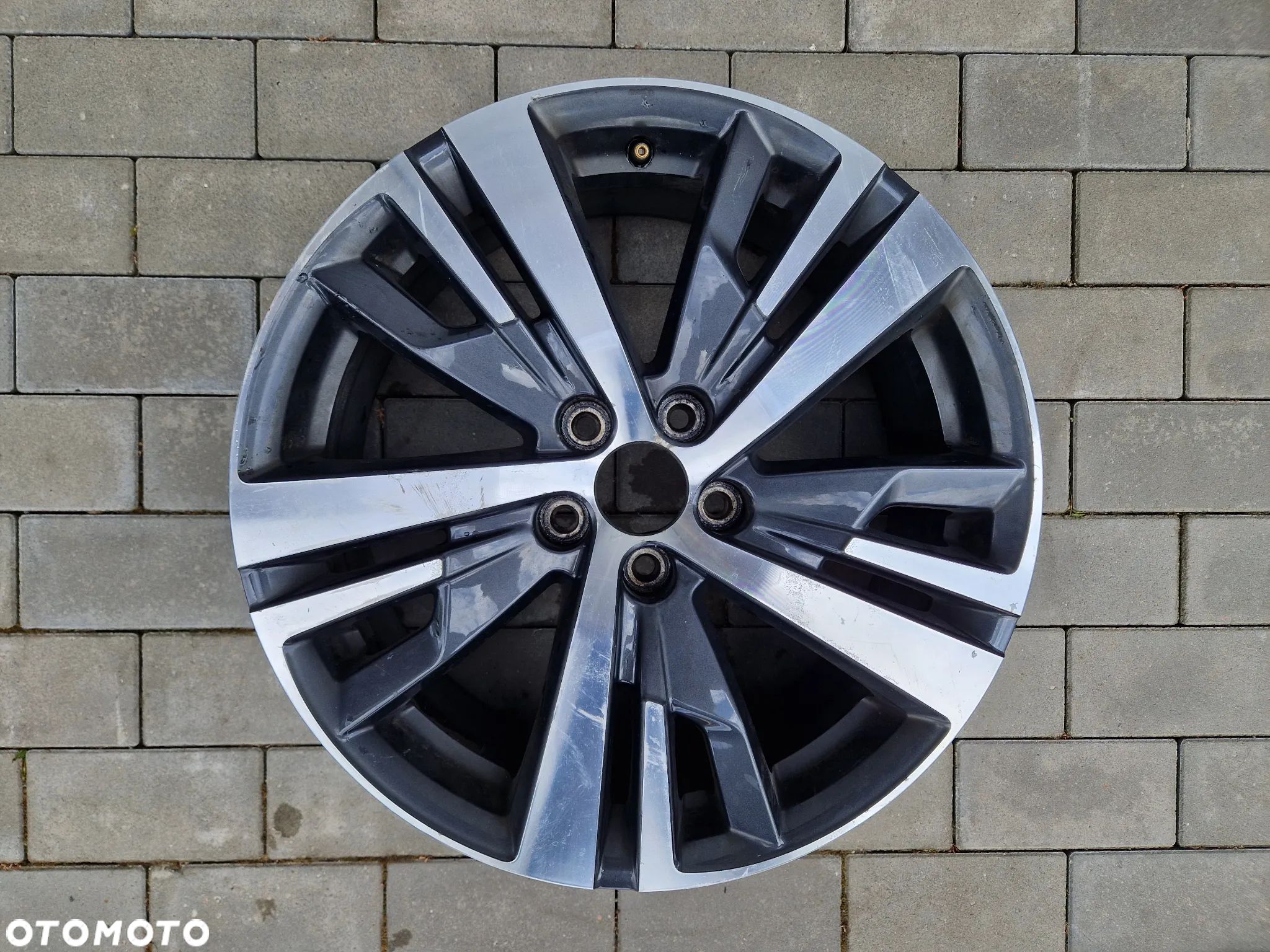 FELGA PEUGEOT 3008 II, 5008 II 7,5Jx18CH5, ET49, 5x108 - 1