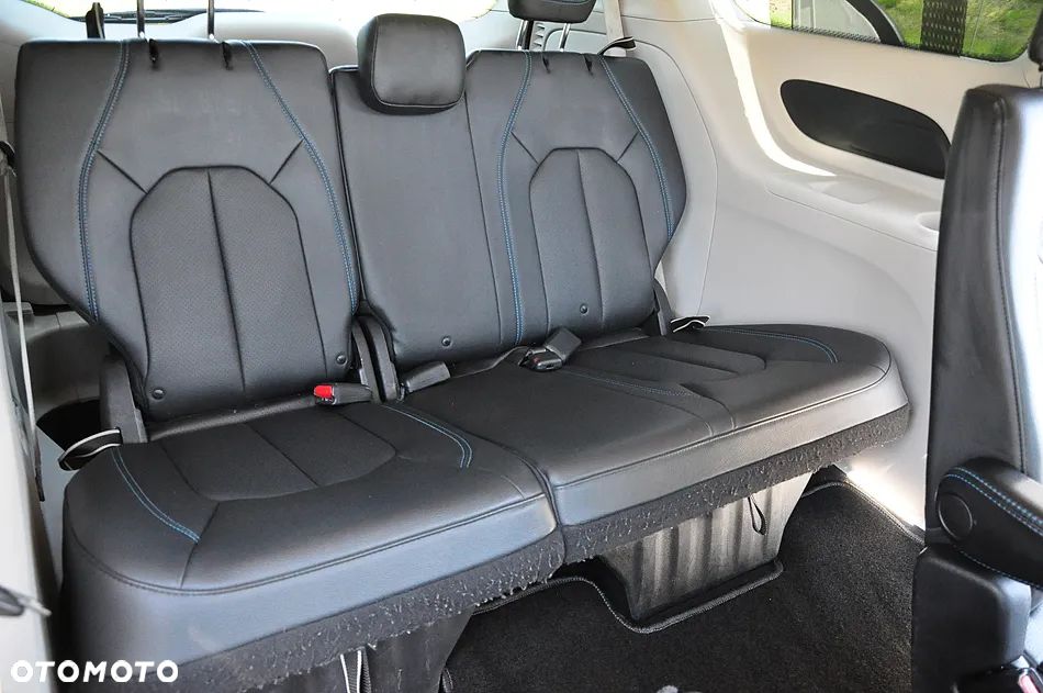 Chrysler Pacifica - 20