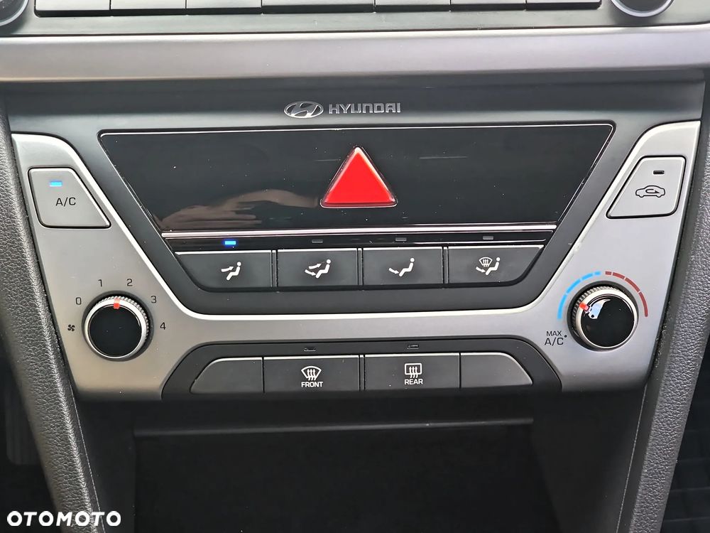 Hyundai Elantra 1.6 Comfort - 23