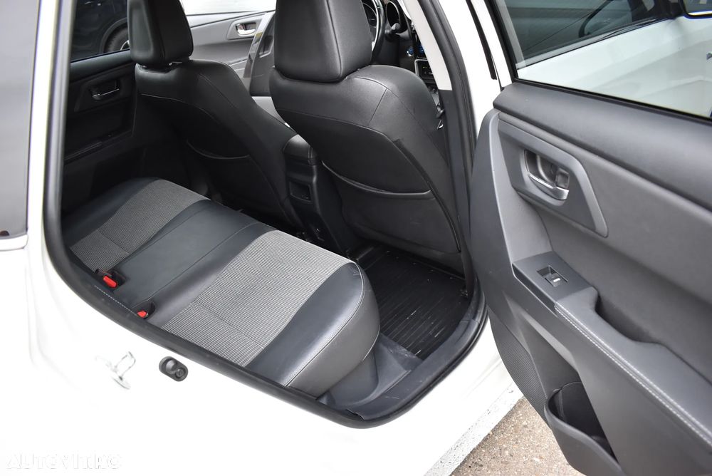 Toyota Auris 1.8 L VVT-i Hybrid Sol - 21