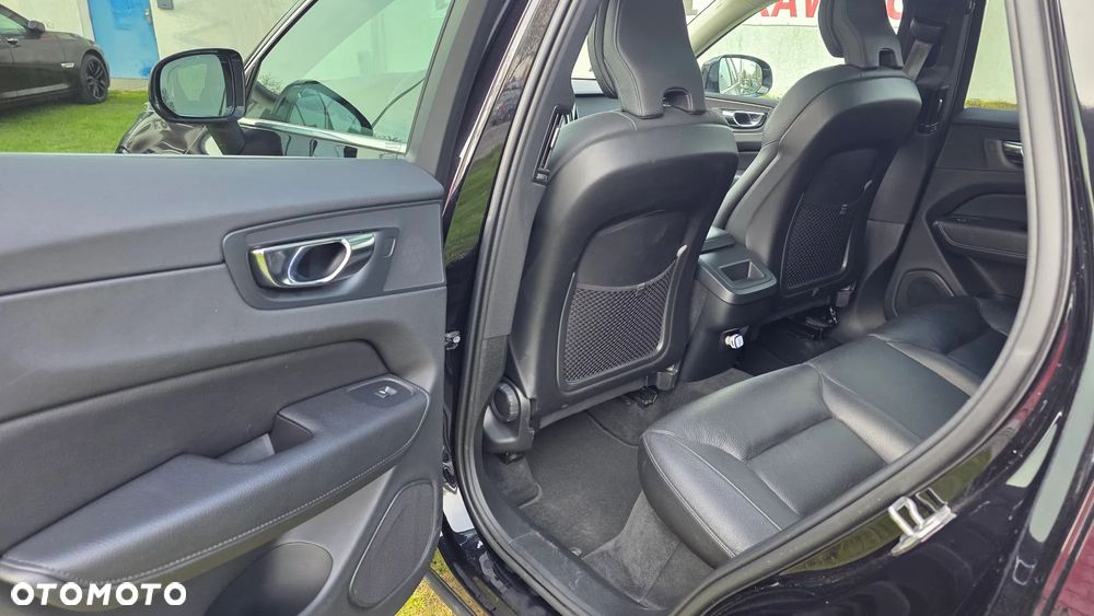 Volvo XC 60 T5 Momentum Pro - 12