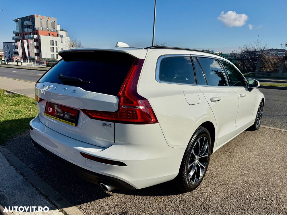 Volvo V60 B4 MHEV AT8 FWD Momentum Pro - 3