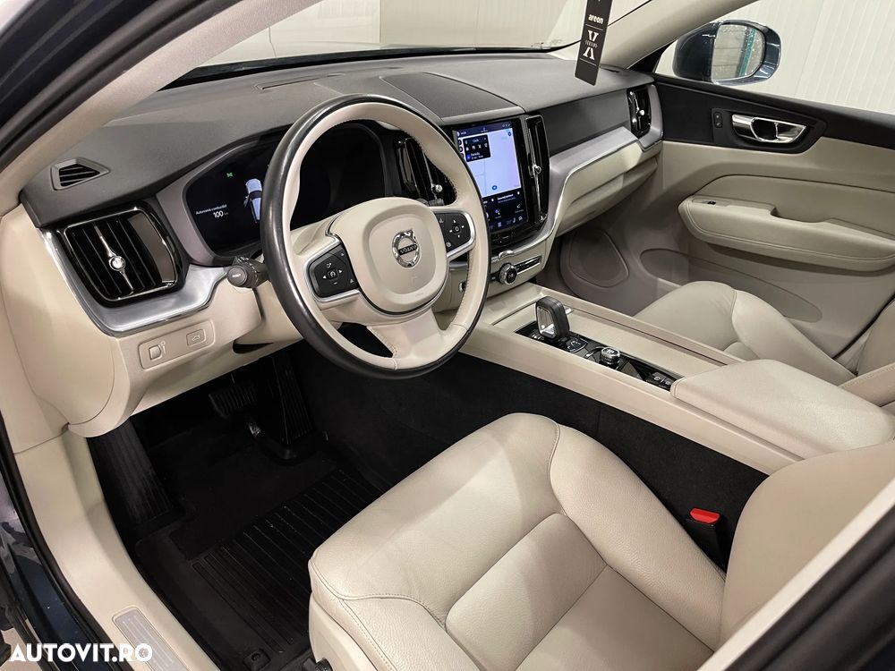 Volvo XC 60 B4 MHEV AT8 AWD Momentum - 6