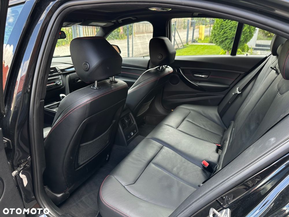 BMW Seria 3 335i xDrive Sport Line - 12