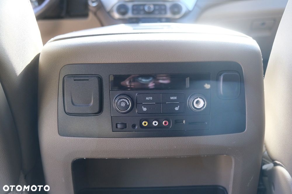 Chevrolet Suburban - 11