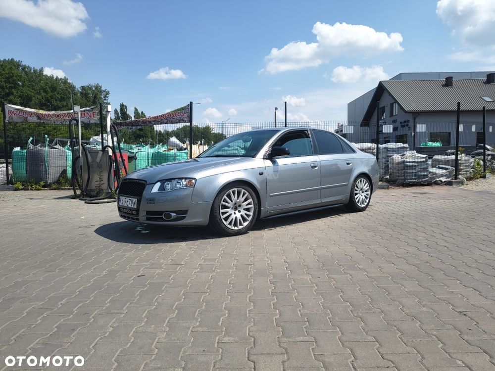 Audi A4 Limousine - 1
