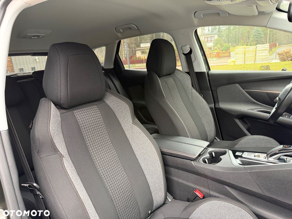 Peugeot 3008 PureTech 130 Stop & Start GPF EAT8 Active Business-Paket - 27