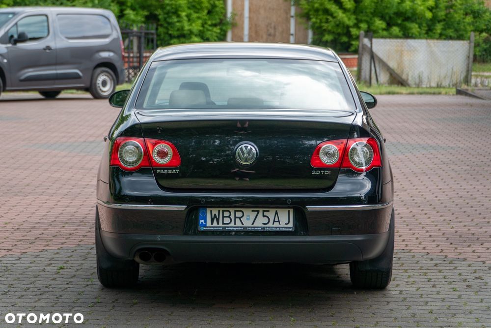 Volkswagen Passat 2.0 TDI DPF Highline - 6
