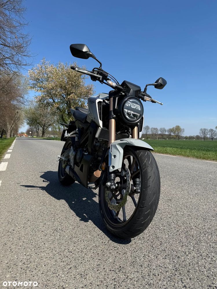 Honda CB - 1