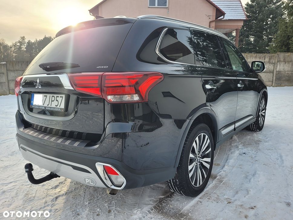 Mitsubishi Outlander 2.0 Intense + Navi 4WD CVT - 28