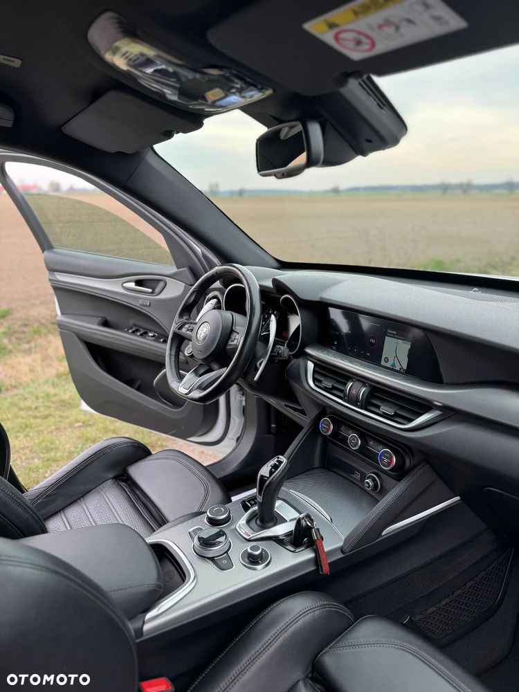 Alfa Romeo Stelvio 2.0 Turbo 16V AT8-Q4 Veloce - 23