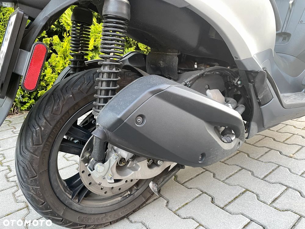 Piaggio MP-3 - 5