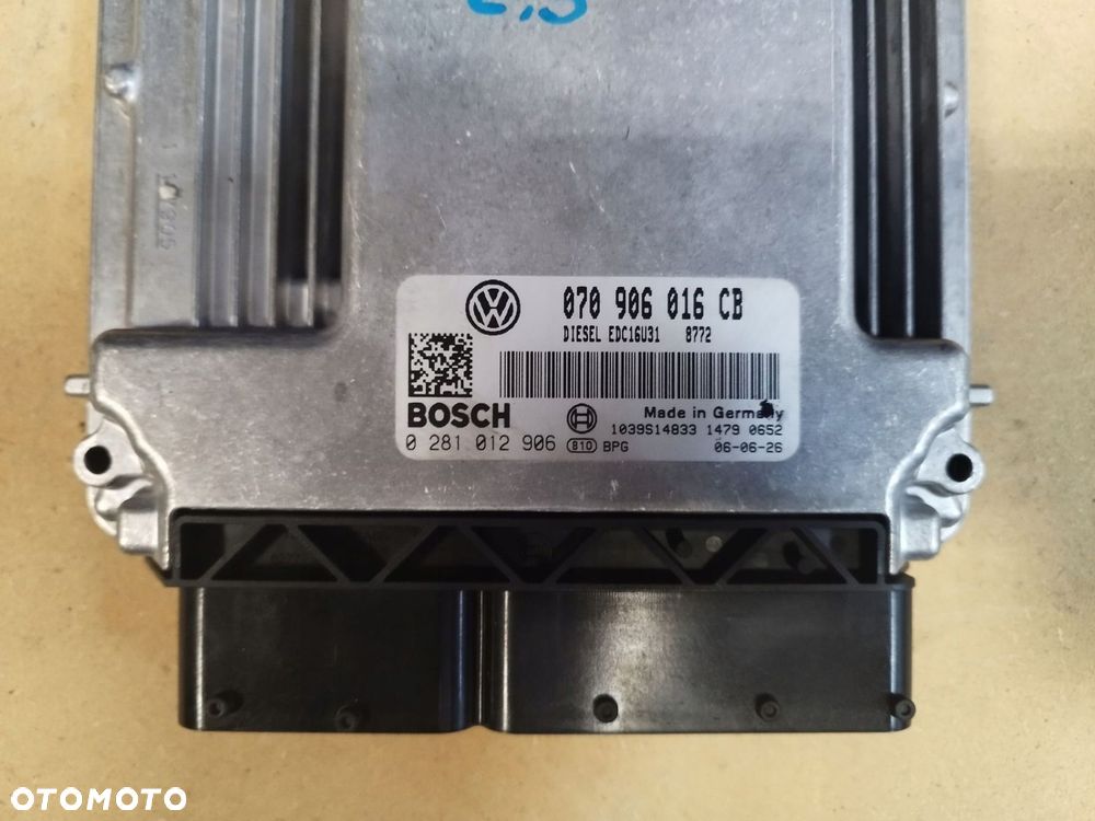 KOMPUTER STEROWNIK SILNIKA VW TRANSPORTER T5 2.5 TDI 070906016CB - 2