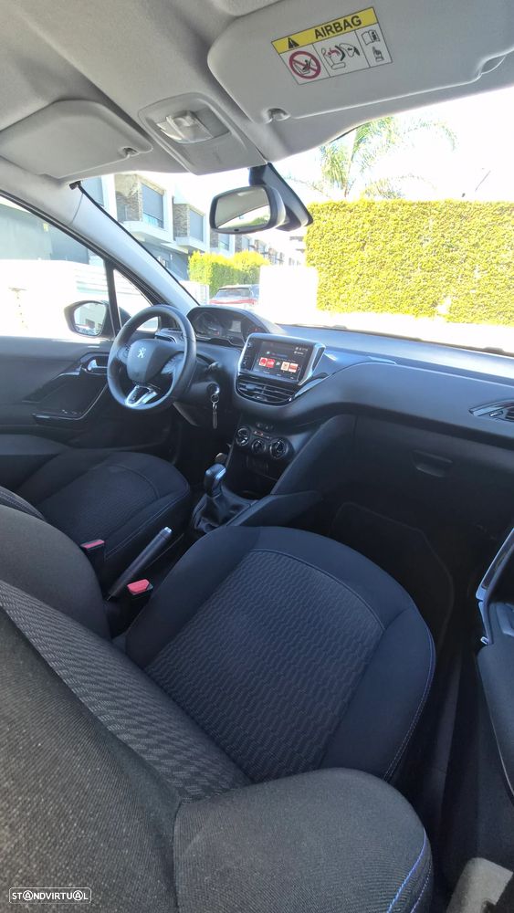 Peugeot 208 1.2 PureTech Signature - 15