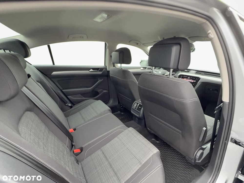 Volkswagen Passat 2.0 TSI Business DSG - 22