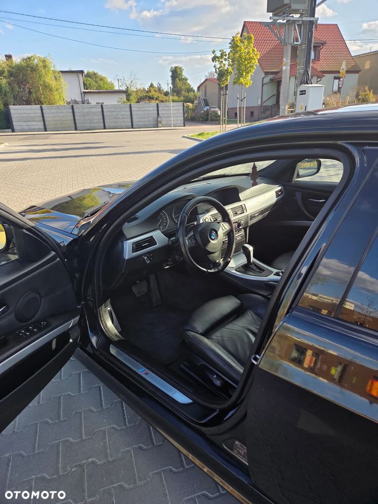 BMW Seria 3 320d DPF Touring - 11