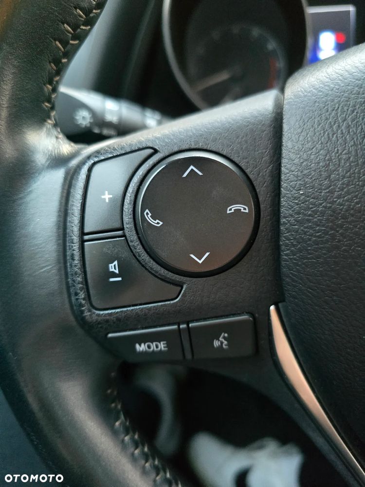 Toyota Auris 1.6 Premium Comfort - 18