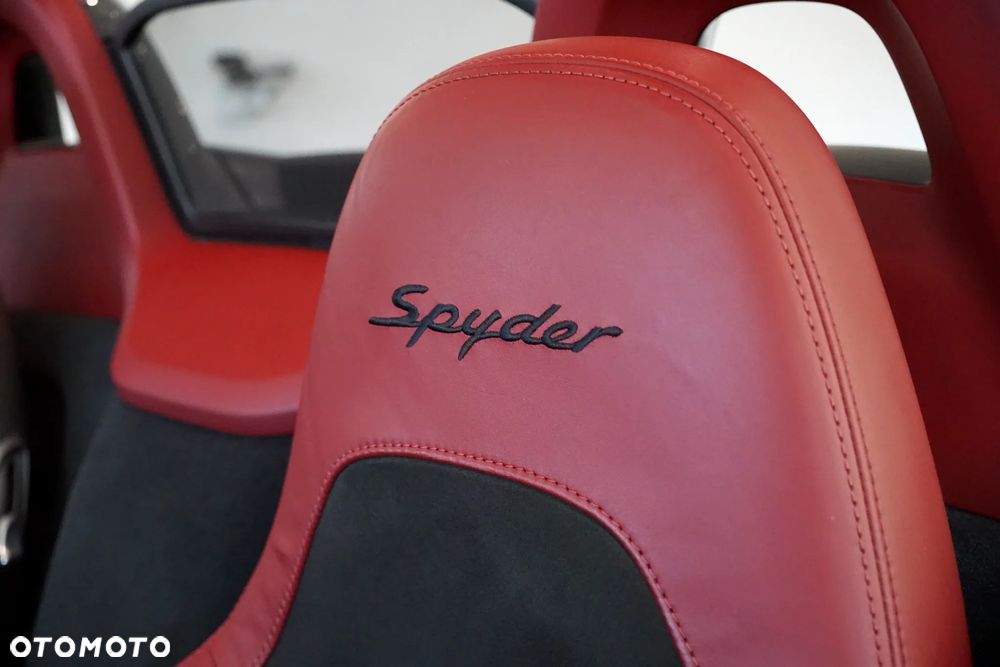 Porsche 718 Spyder - 22