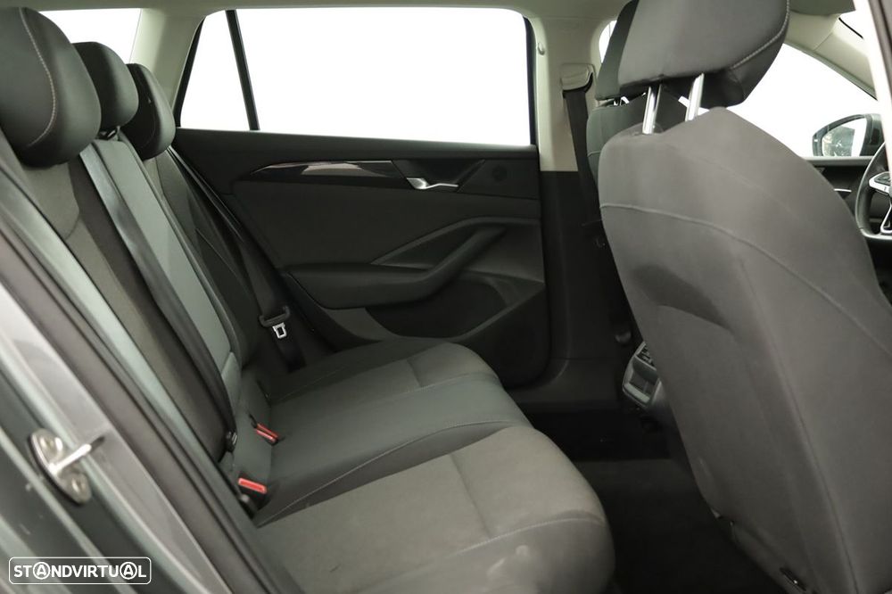 VW Passat Variant 1.5 TSI eHybrid DSG - 20