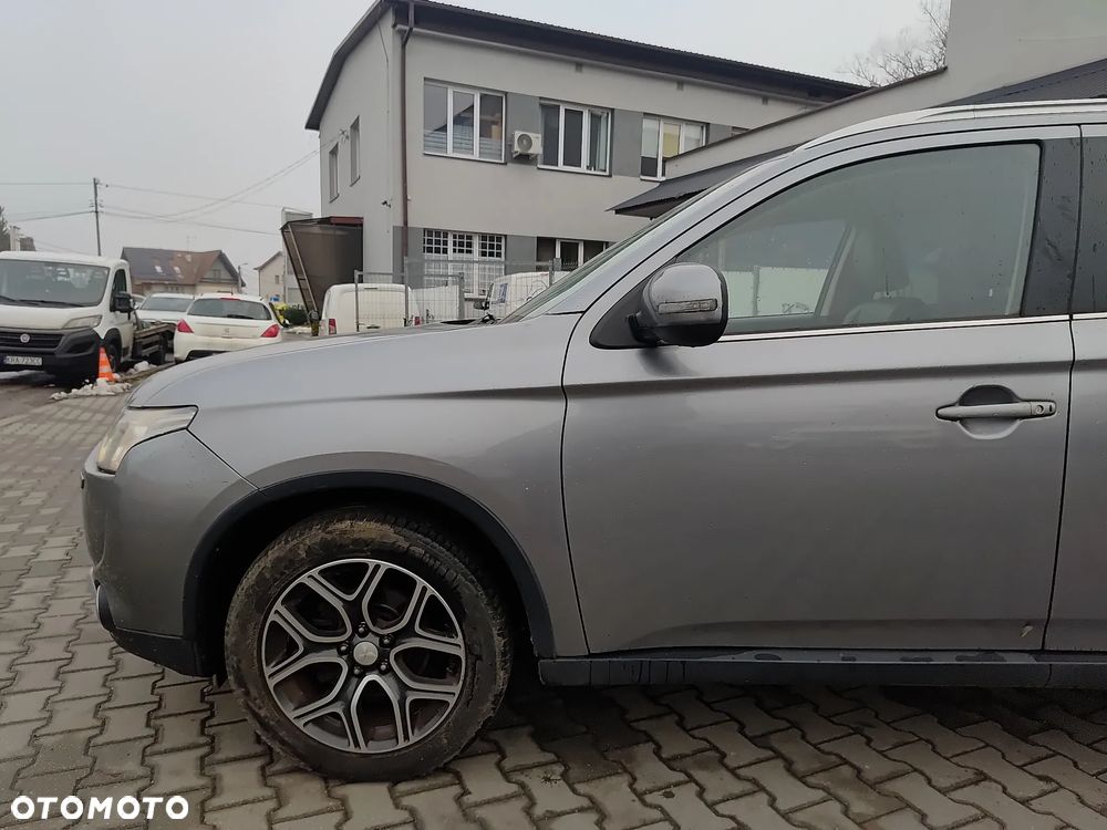 Mitsubishi Outlander 2.2 DI-D 4WD Plus - 3