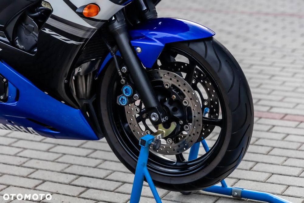 Yamaha R6 - 11