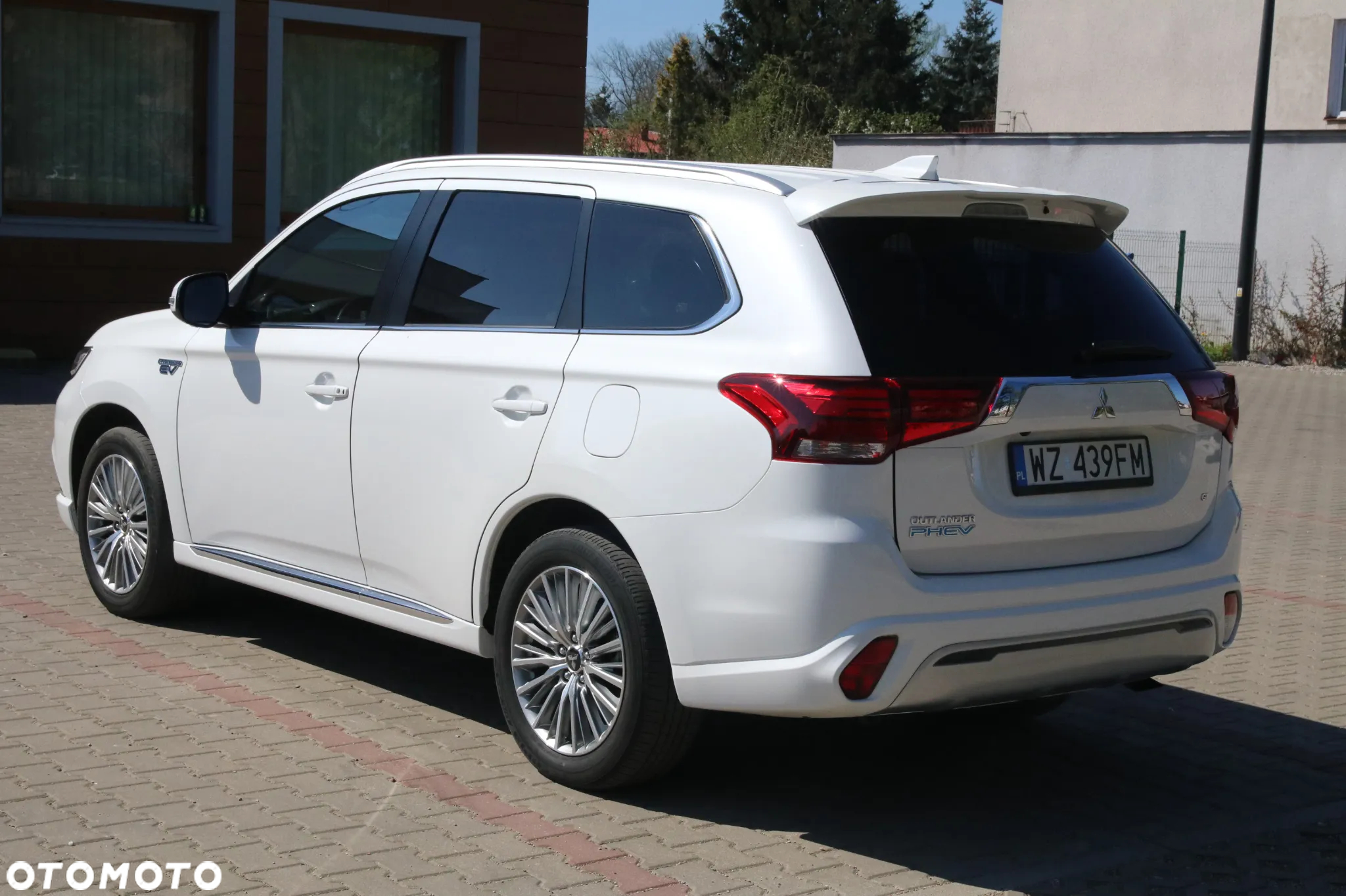 Mitsubishi Outlander 2.0 4WD Plug-In Hybrid - 12