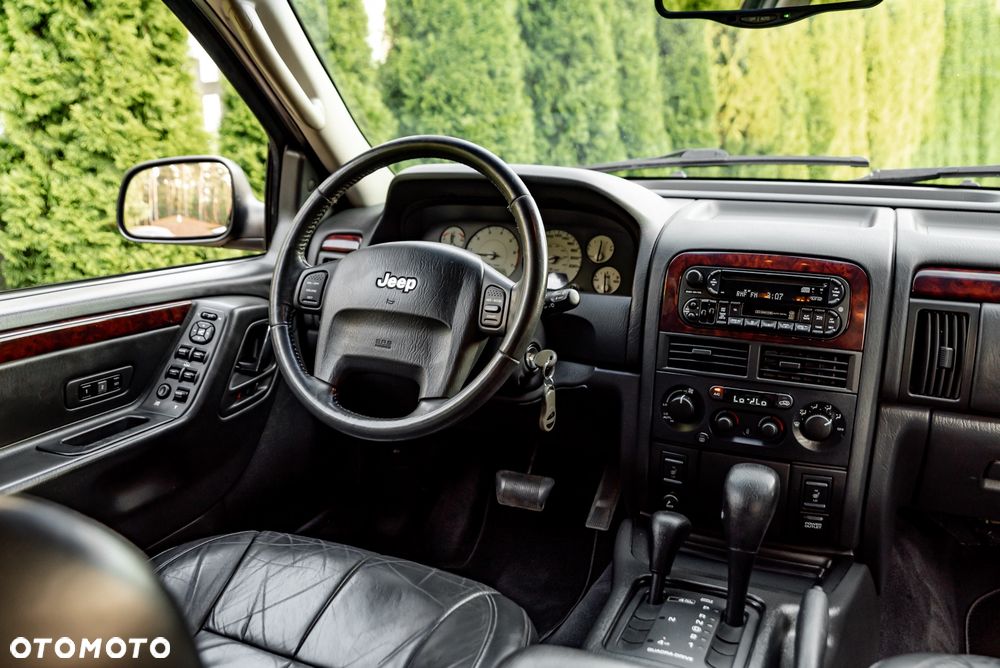 Jeep Grand Cherokee - 24