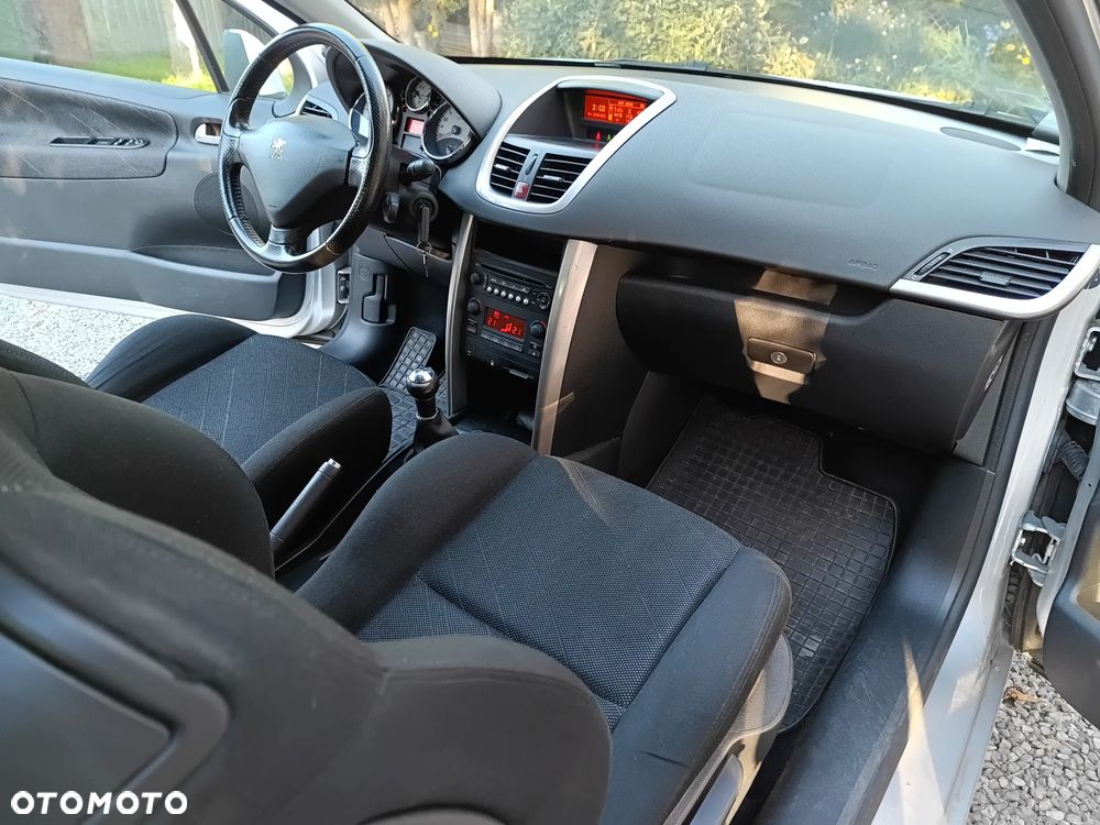 Peugeot 207 - 13