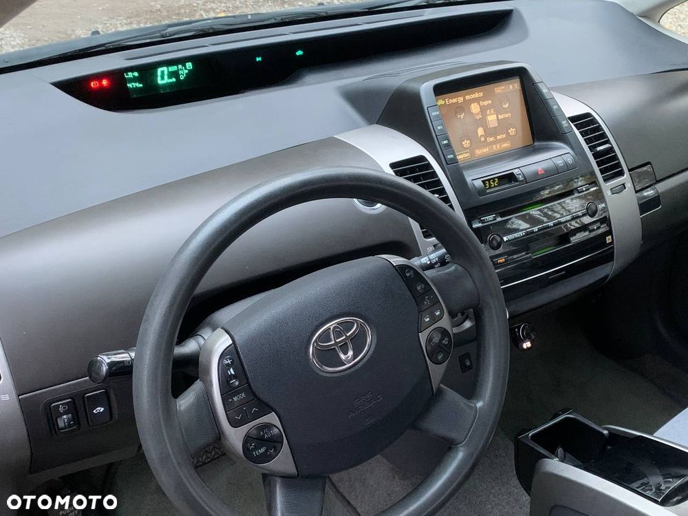 Toyota Prius - 17