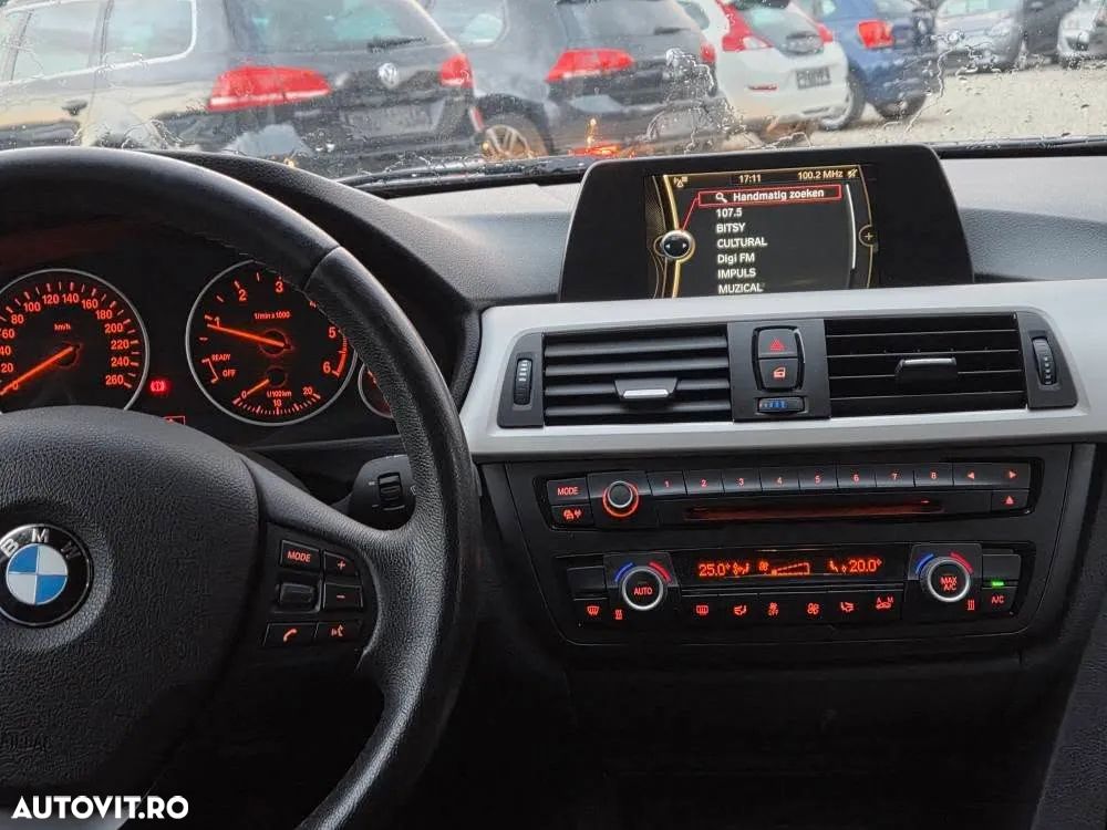 BMW Seria 3 318d Touring Blue Performance - 8