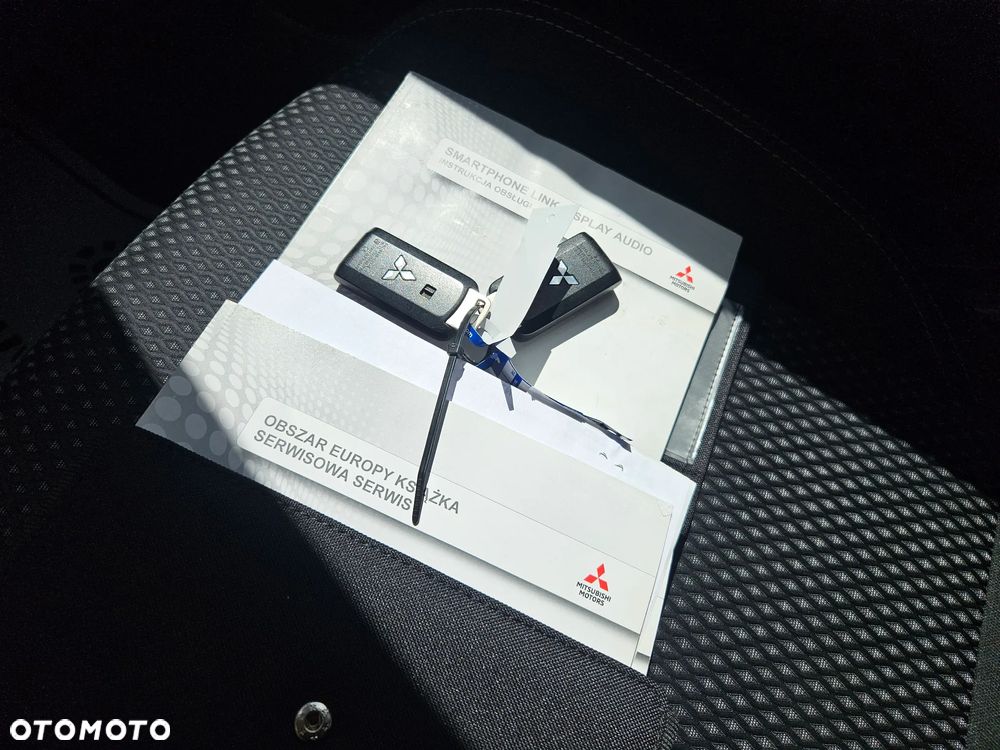 Mitsubishi Outlander 2.0 Intense + Navi 4WD CVT - 28