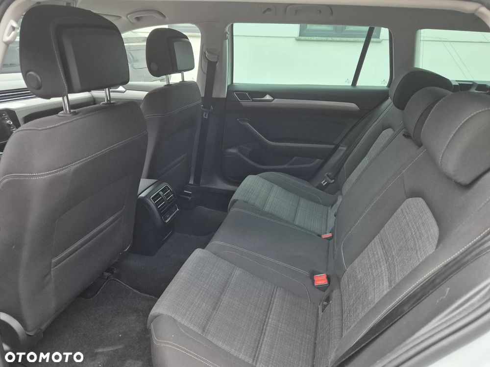 Volkswagen Passat Variant 2.0 TDI SCR DSG Business - 15