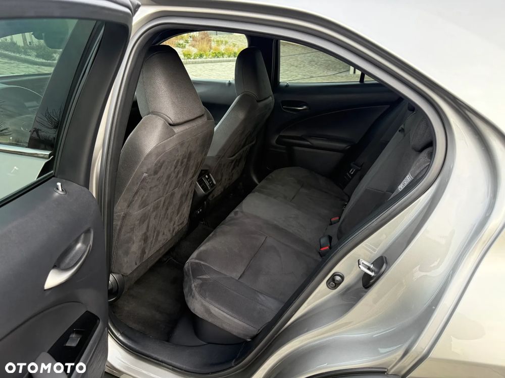 Lexus UX - 24