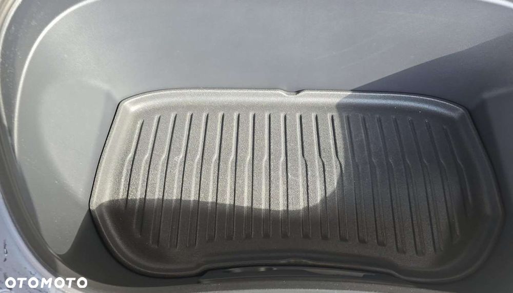 Tesla Model 3 - 10