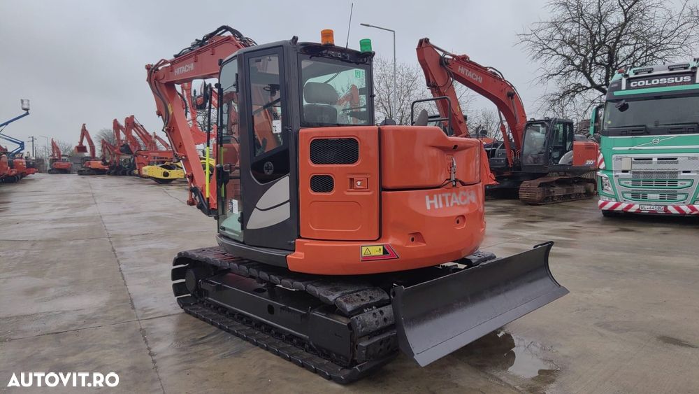 Hitachi ZX85, 9,3 TONE, 2023, 1.965h, CUPLA RAPIDA HIDRAULICA, cupe ingusta si lata NOI, cupa taluz neinclinabila NOUA, senile cauciuc PAD, LAMA NIVELARE, Instalatia picon pe brate, Aer cond, sistem antifurt, Ad sapare 5m,ridica 5t, CA NOU-PROMOTIE 64.900Eur - 6