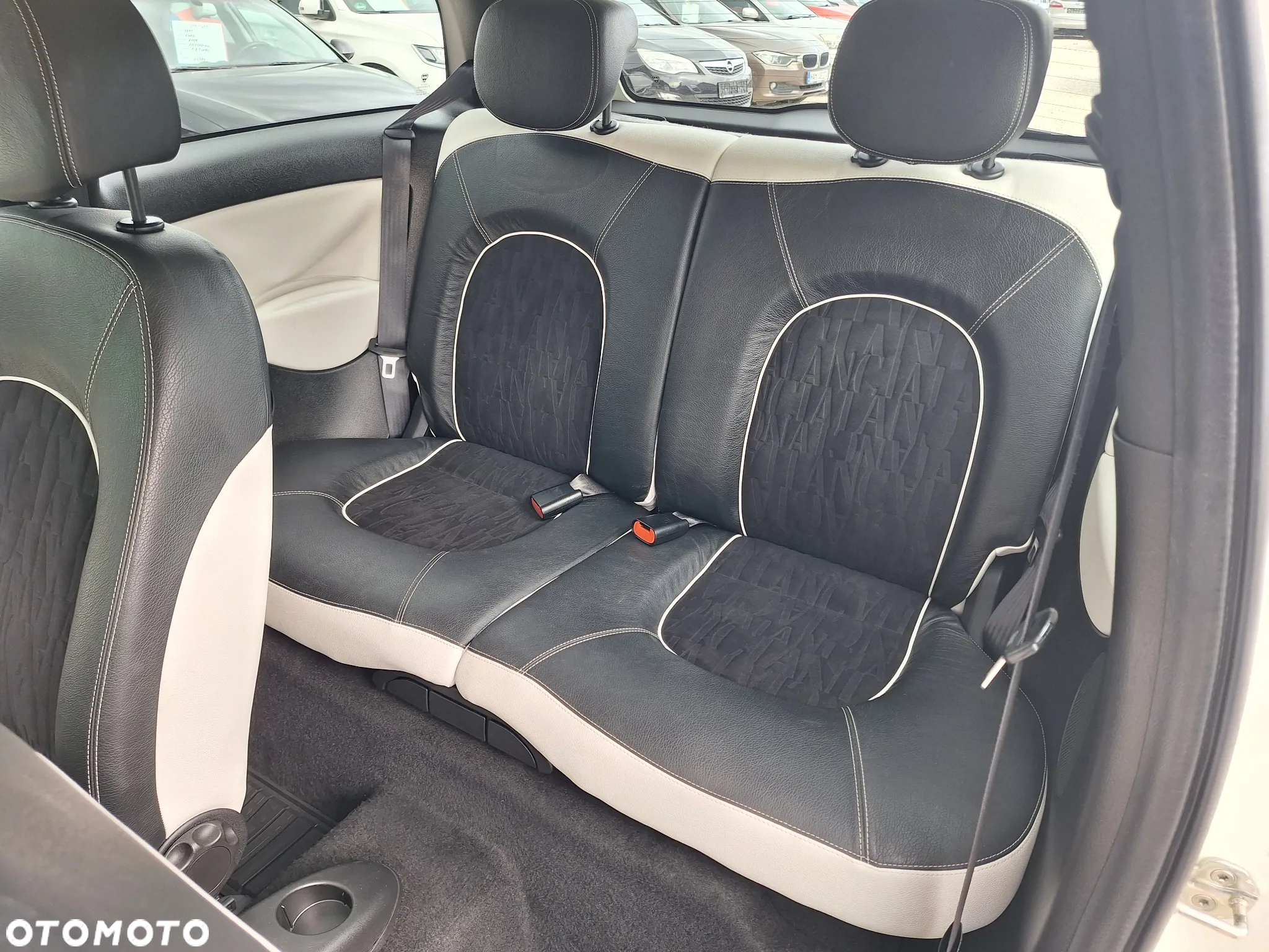 Lancia Ypsilon 1.2 8V Argento (4 os.) - 29