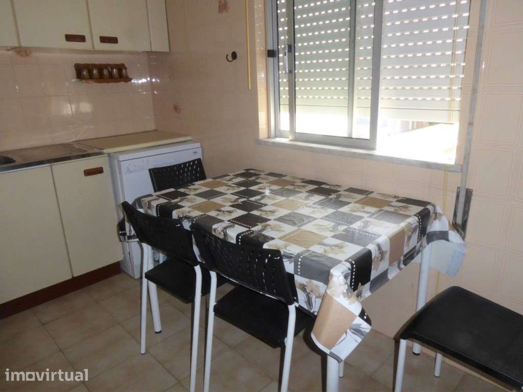 Excelente T2, na Rua Vasco da Gama 2º andar350m da praia, aluguer s... - Grande imagem: 5/8