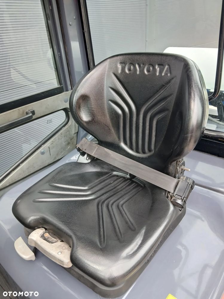 Toyota 02-8FGF30 - 8