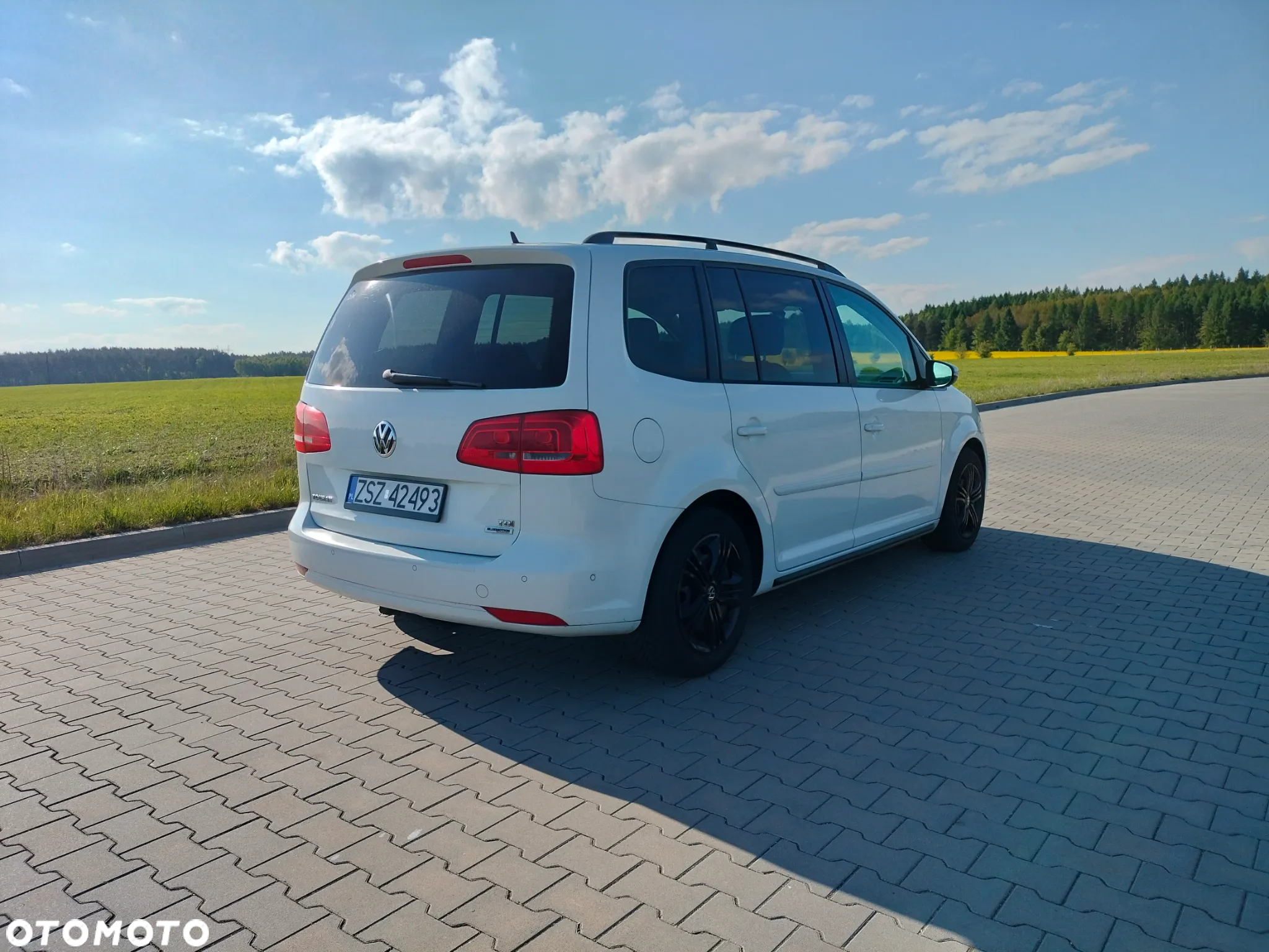 Volkswagen Touran 1.6 TDI DPF BlueMotion Technology Highline - 12
