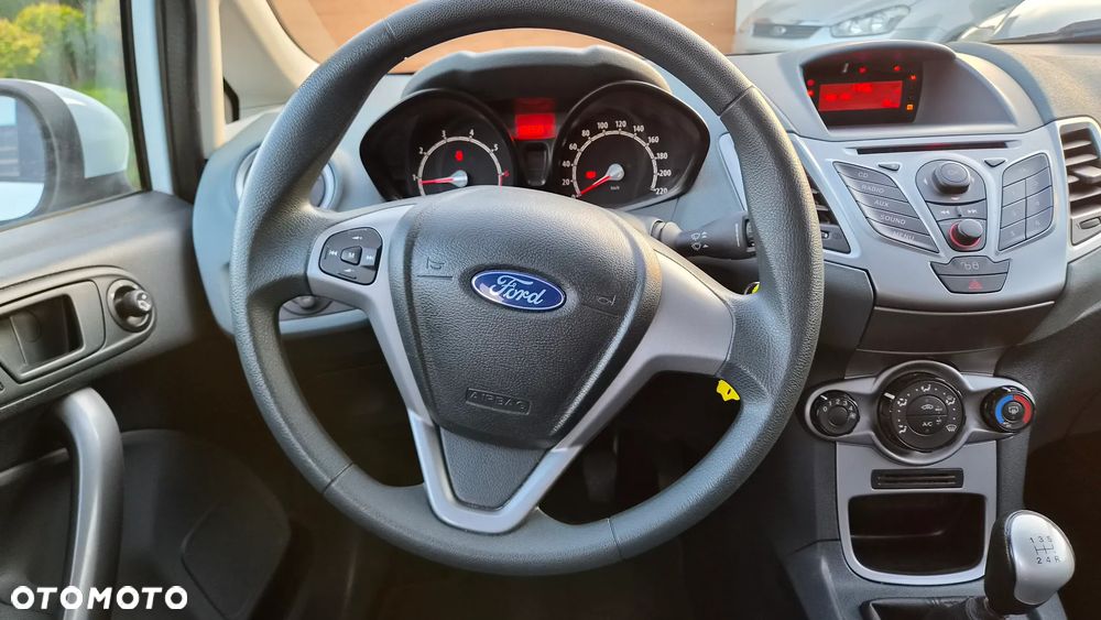 Ford Fiesta 1.25 Celebration - 16