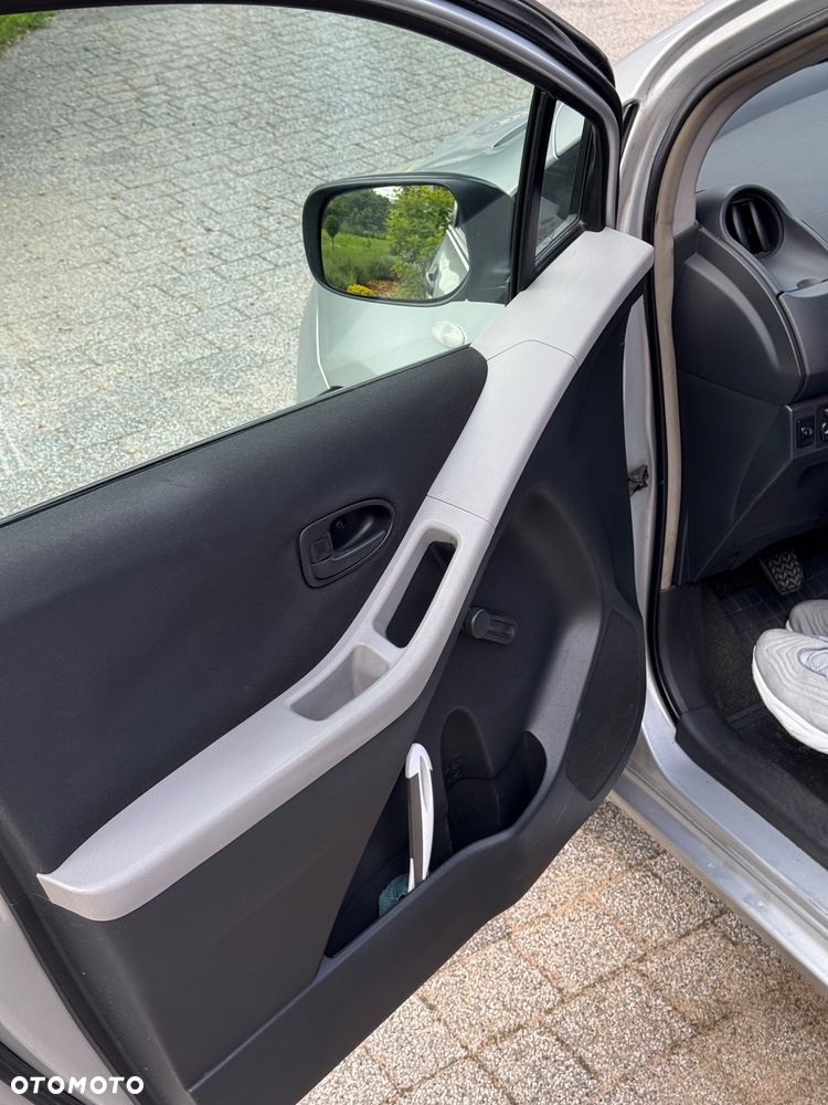 Toyota Yaris 1.0 Luna A/C - 12